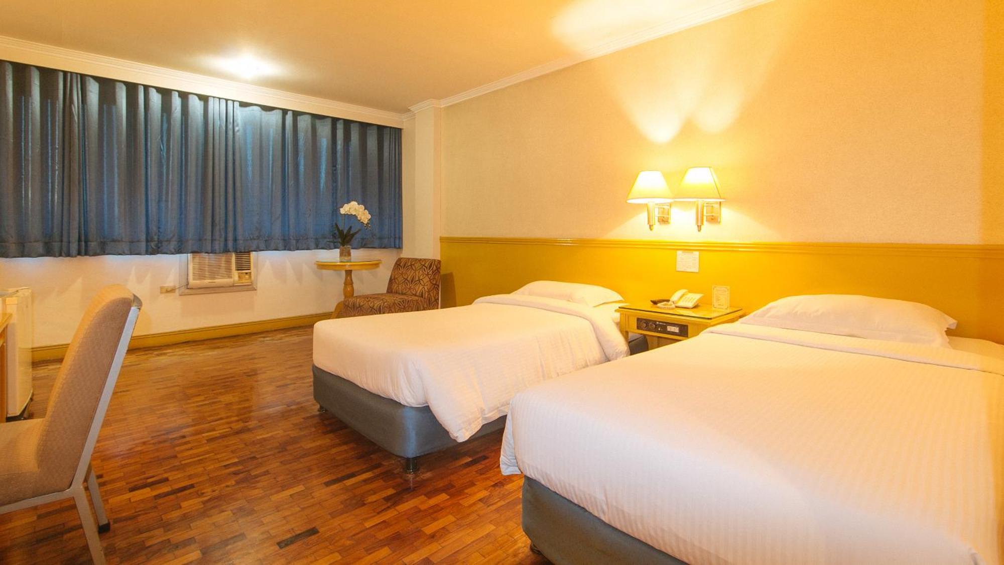 Aloha Roxas Boulevard Hotel *