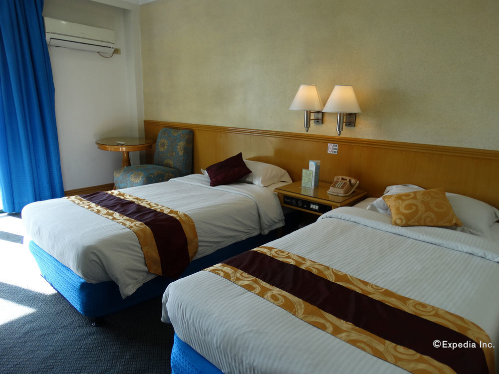 Aloha Roxas Boulevard Hotel *