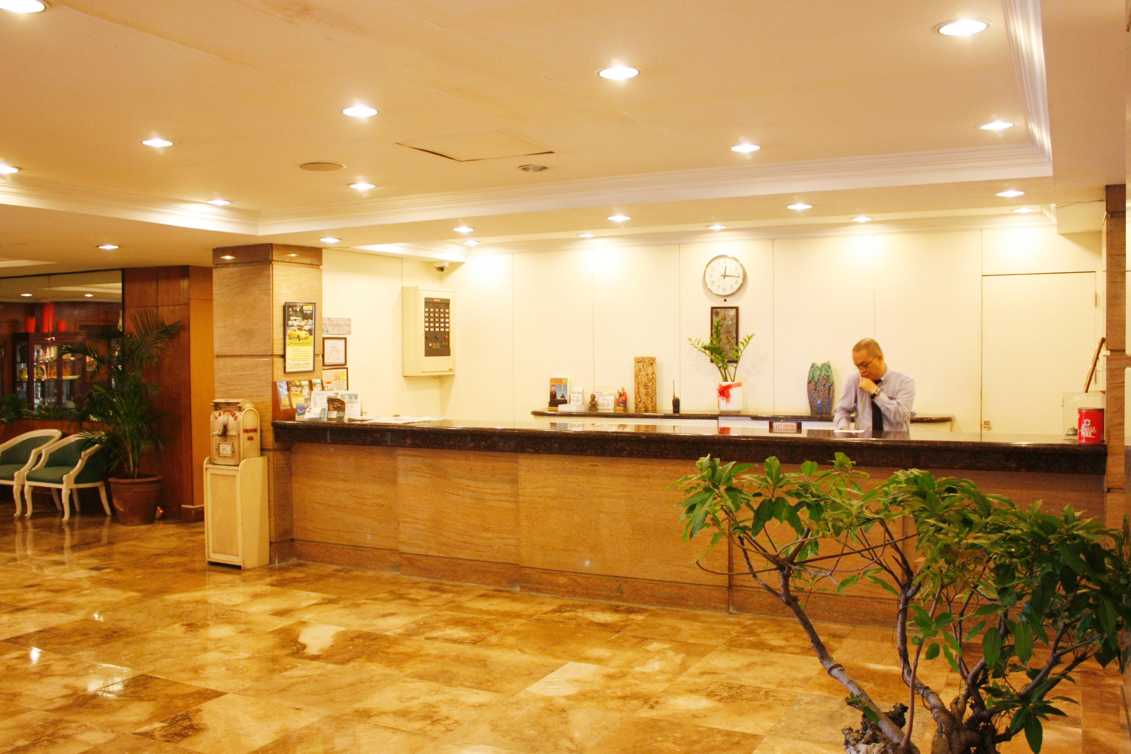 Aloha Roxas Boulevard Hotel *